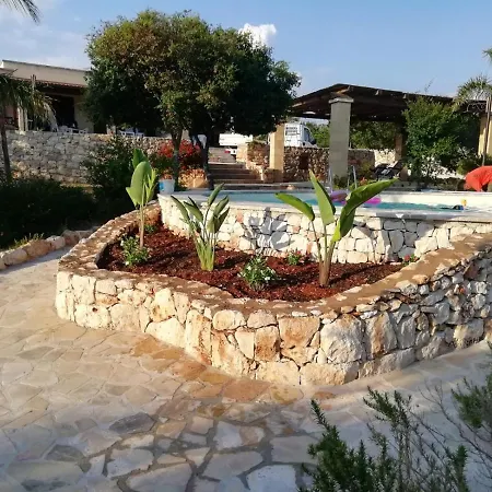 Con Piscina 度假居