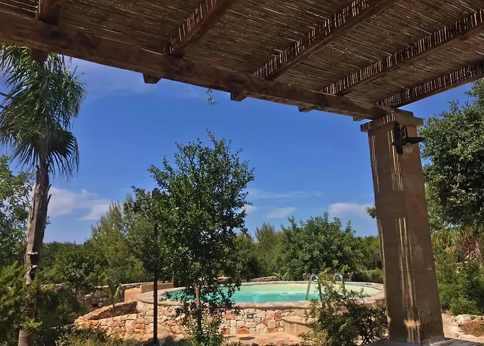 Con Piscina בית נופש *